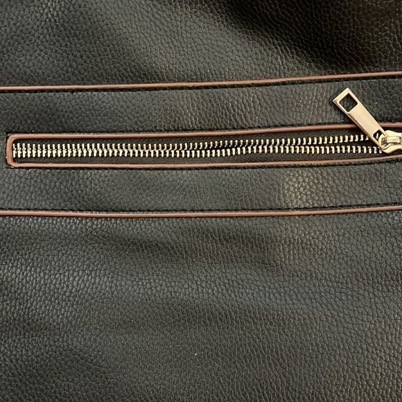 𝅺APOSTROPHE black leather handbag - Picture 2 of 12